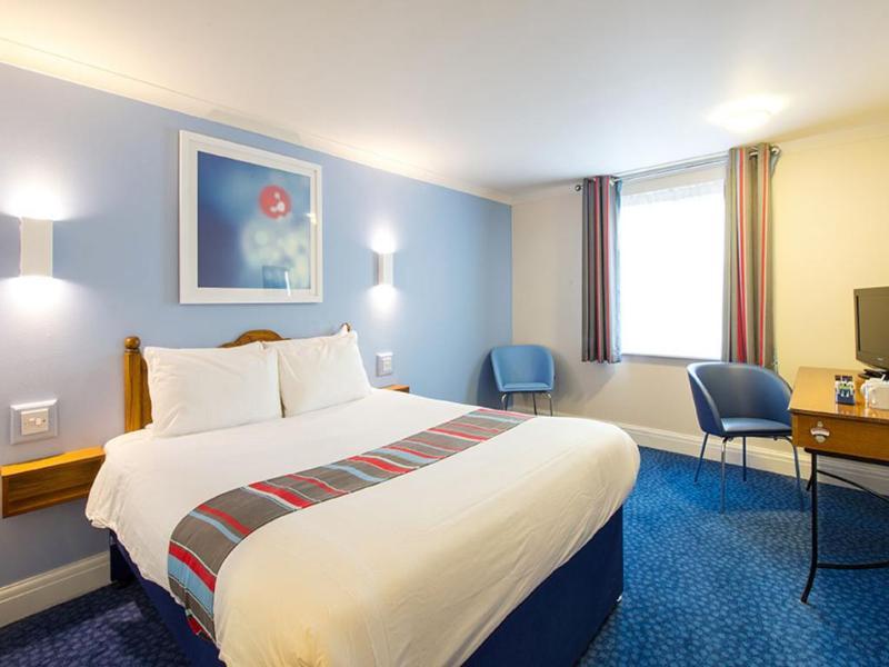 Travelodge Райд Экстерьер фото