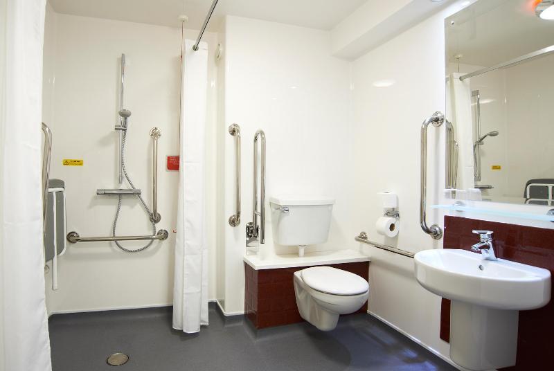 Travelodge Райд Экстерьер фото