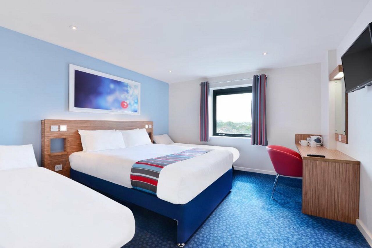 Travelodge Райд Экстерьер фото